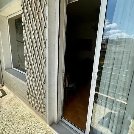 Vintage-style 2 Bedroom At Katechaki * Athens