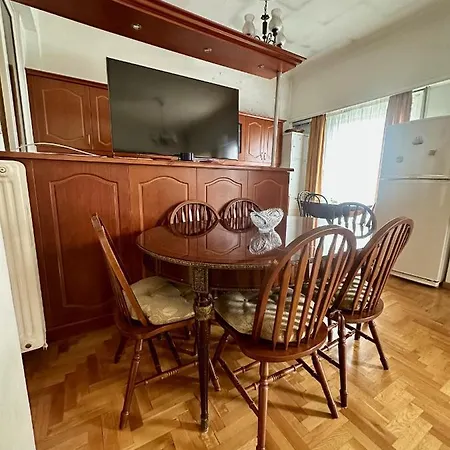 Apartment Vintage-style 2 Bedroom At Katechaki *