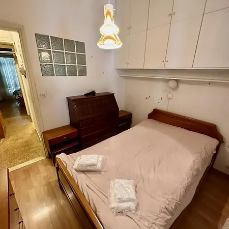 Vintage-style 2 Bedroom At Katechaki Athens