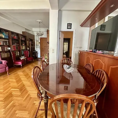 Vintage-style 2 Bedroom At Katechaki Athens